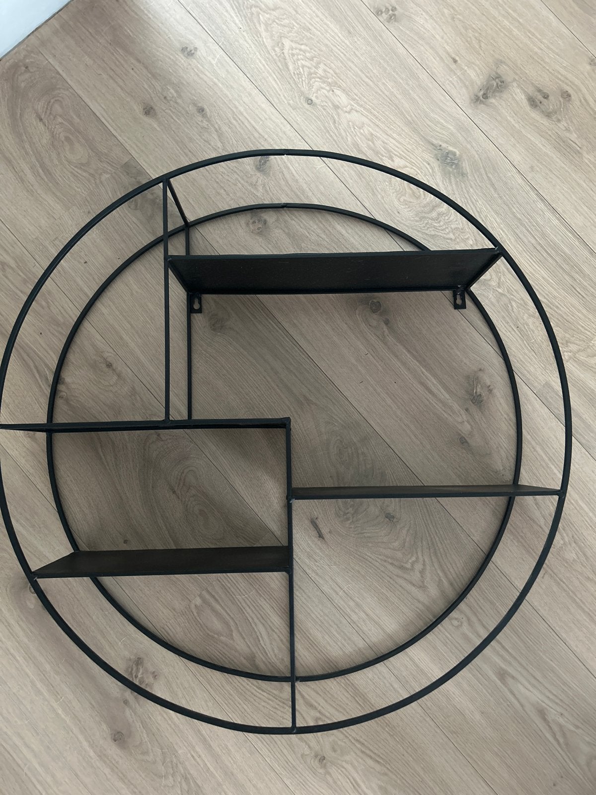 Wandrek Zwart Metaal Rond - 4 Vakken - 68x16 cm, Huis en Inrichting, Woonaccessoires | Wandplanken en Boekenplanken, Ophalen, Gebruikt