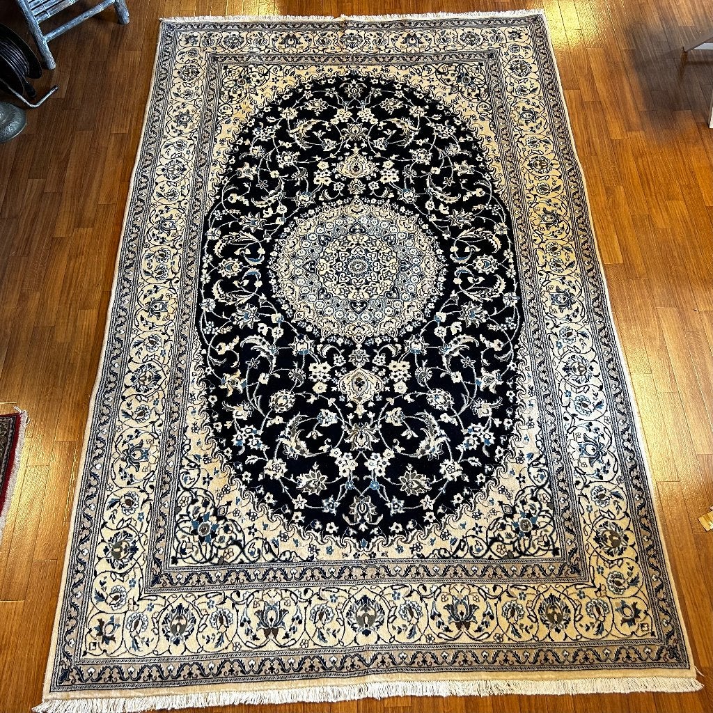 perzisch tapijt nain met zijde – 305 x 195 cm – vloerkleed, TTM Wonen, Meubels – (Perzische) Tapijten en Woonaccessoires, Taag 63, 2491 CS, Den Haag (Forepark)