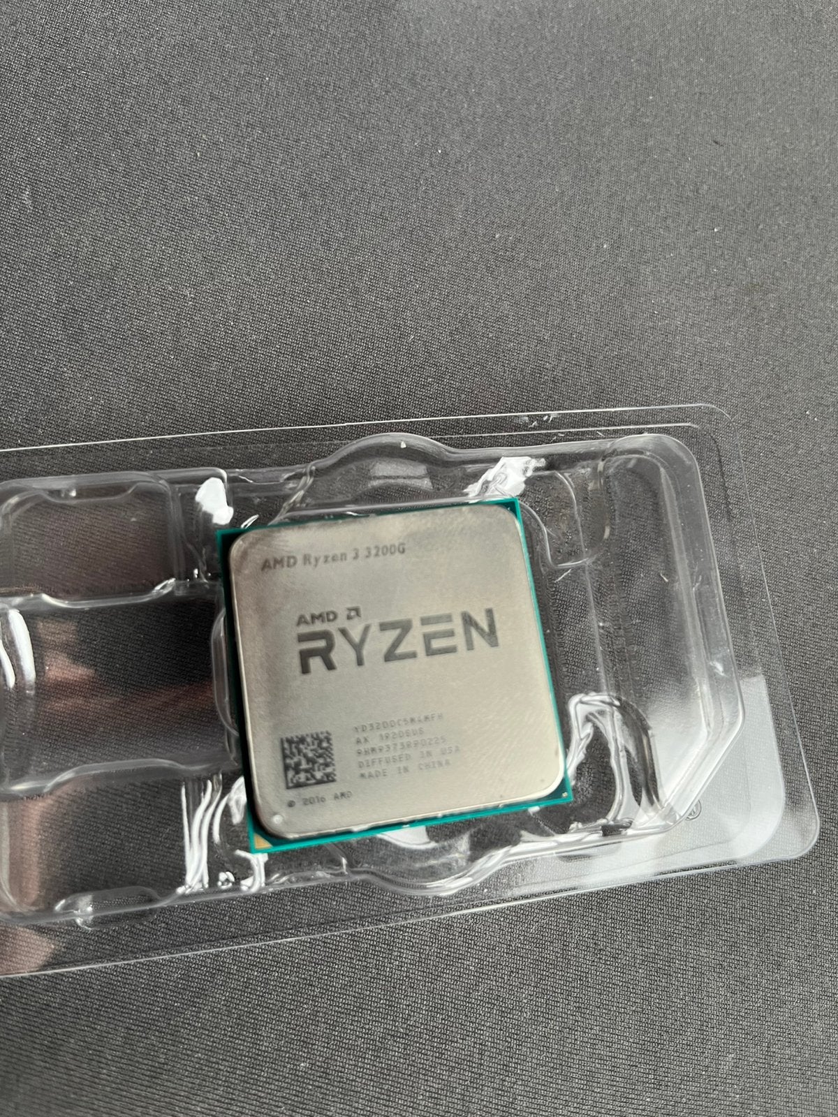 AMD Ryzen 3 3200G + stock cooler, Ophalen of Verzenden, Zo goed als nieuw, 3 tot 4 Ghz