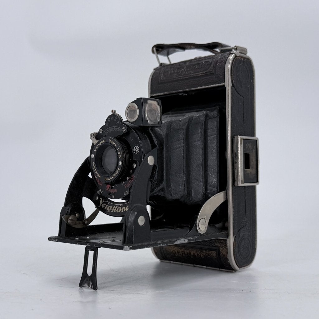 Voigtländer Folding Camera with Voigtar Anastigmat 1:6.3, Flex Ltd., Gebruikt, https://flex.com/contact-us, Nobelstraat 10, 5807 GA Oostrum LB, Limburg, Nederland