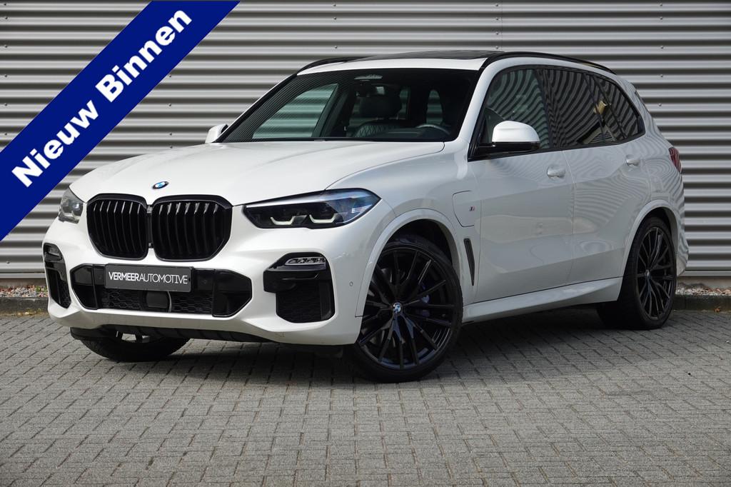 BMW X5 xDrive45e High Executive M Sport | Pano | Luchtvering, Auto's, BMW, Gebruikt, 398 pk, Wit, Vierwielaandrijving