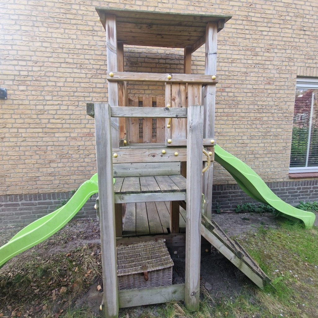 Houten speeltoren met twee glijbanen en zandbak, Ophalen, Gebruikt, Zandbak