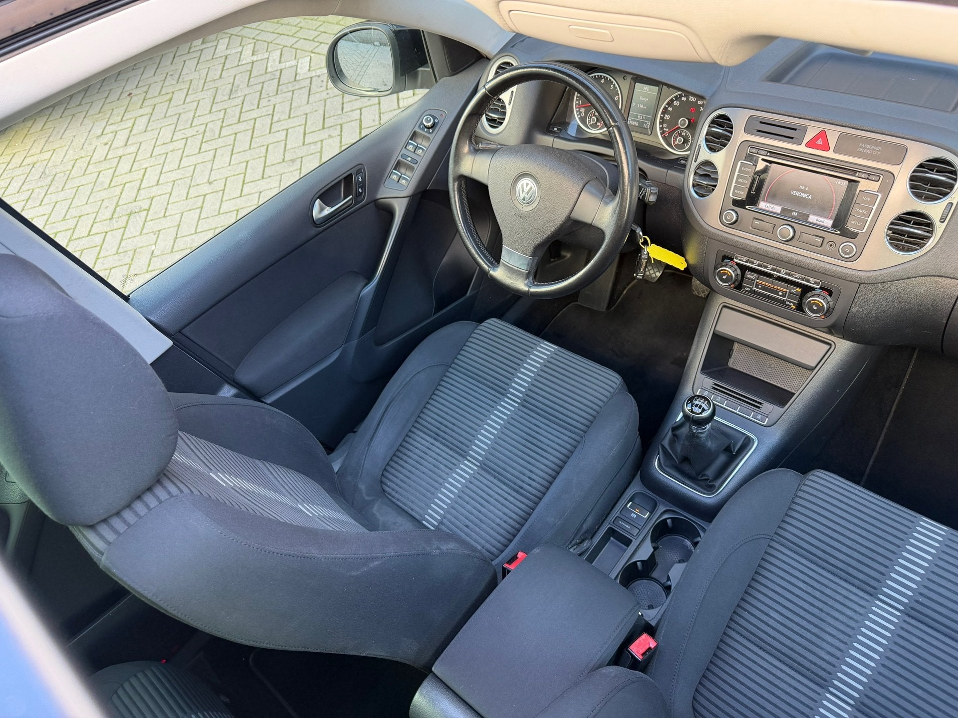 Volkswagen Tiguan 1.4 TSI Easyline Pano Stoelverwarming, Voorwielaandrijving, Zwart, 4 cilinders, 150 pk