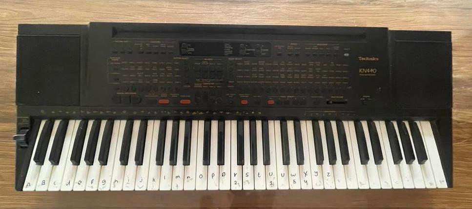 Technics KN440 Keyboard + statief., Muziek en Instrumenten, Keyboards, Gebruikt, 61 toetsen, Technics, Midi-aansluiting, Ophalen of Verzenden