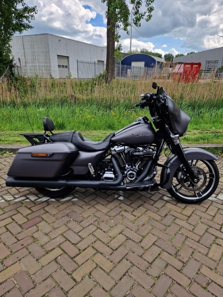 Harley Davidson Street Glide special 107 m8 FLHXS  NL 5HD, Motoren, Motoren | Harley-Davidson, 1745 cc, Bedrijf, Meer dan 35 kW