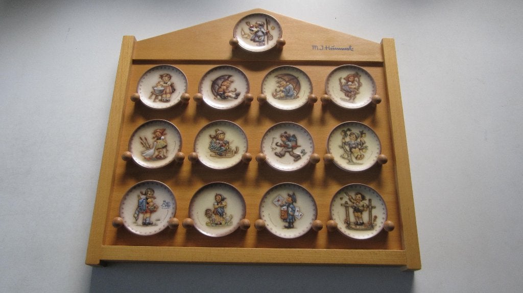 Hummel wandbord met 13 puntgave Hummel bordjes ., Ophalen of Verzenden, Zo goed als nieuw