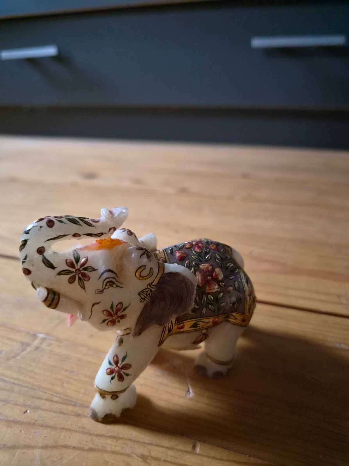 Decoratieve olifant, handgeschilderd van speksteen, Ophalen, Gebruikt, Meerkleurig, Oosters