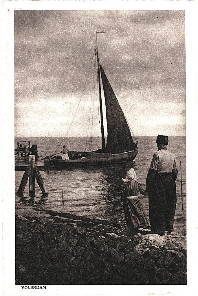 936145 Volendam Klederdracht Botter 1922 Postzegel afgeweekt