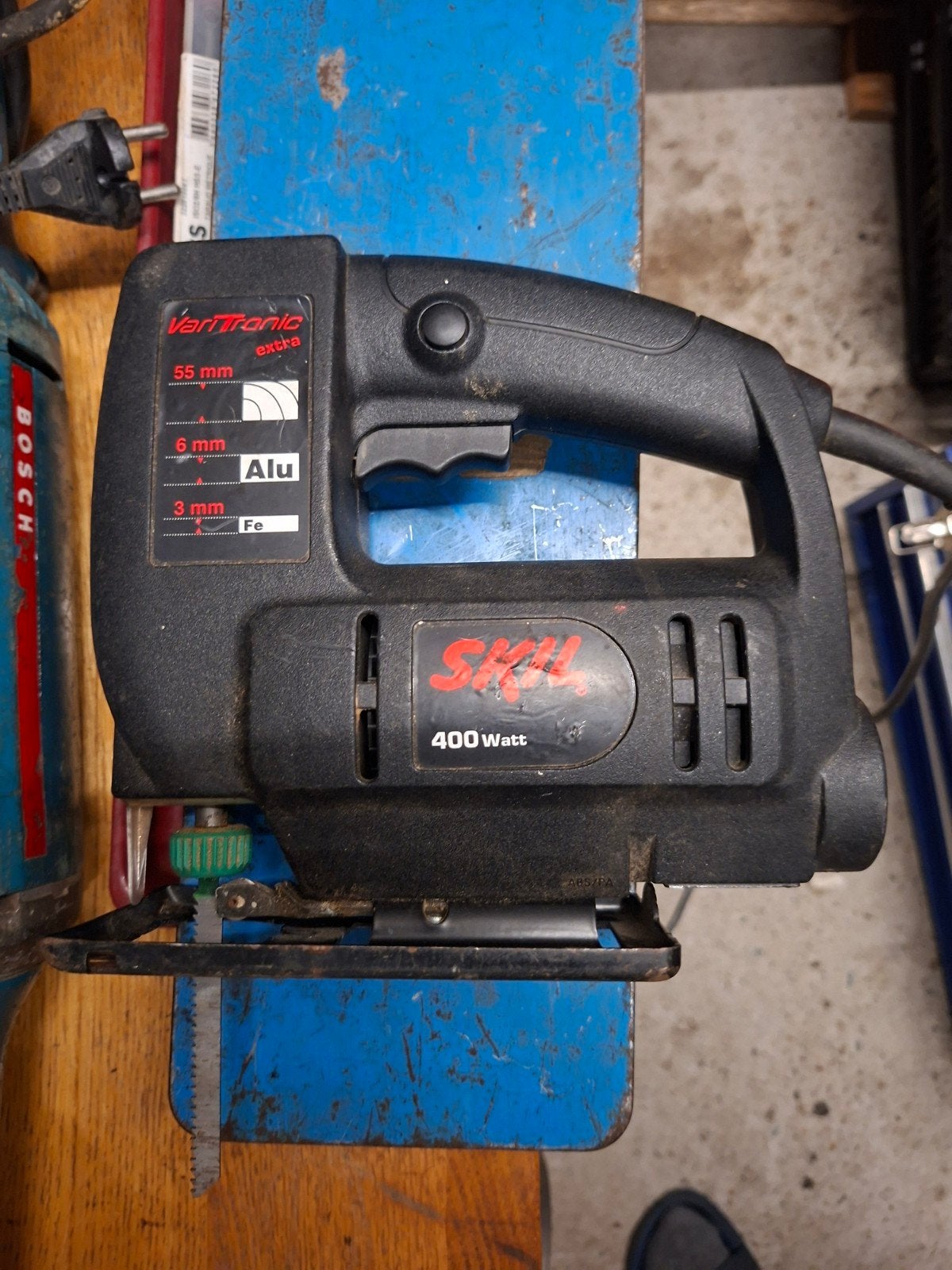 Skil 400W decoupeerzaag met nieuw zaagje, Ophalen