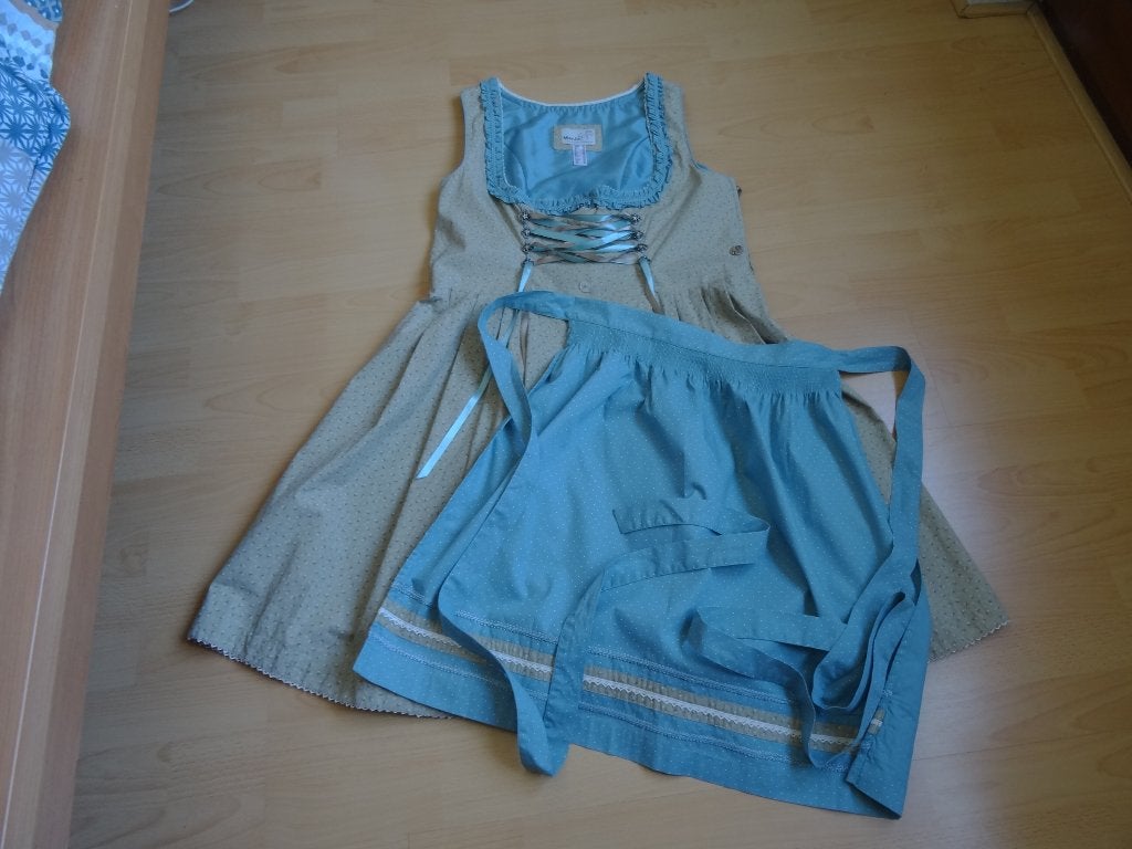 dirndl jurk met schort mt 44, Maat 42/44 (L), Ophalen of Verzenden, Kleding, Overige thema's