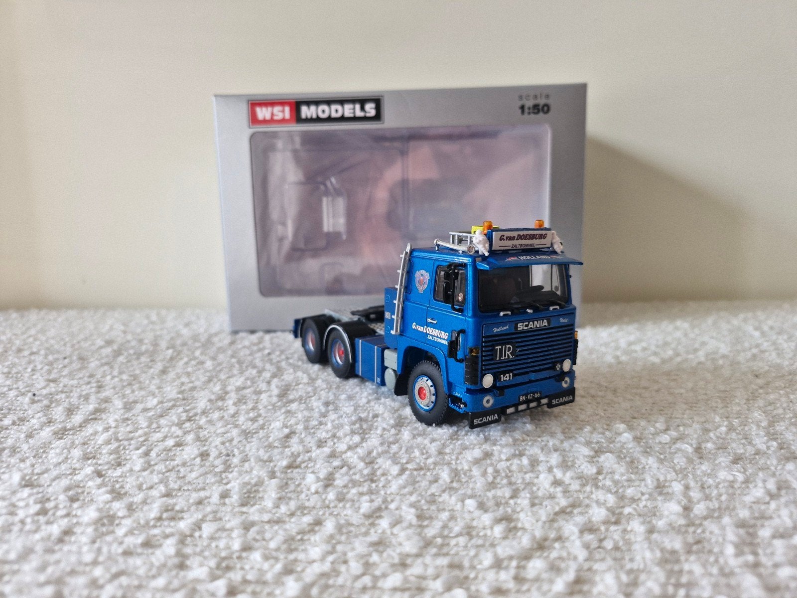 WSI Scania 141 G van Doesburg, Hobby en Vrije tijd, Modelauto's | 1:50, Ophalen of Verzenden, Nieuw, Bus of Vrachtwagen, Wsi