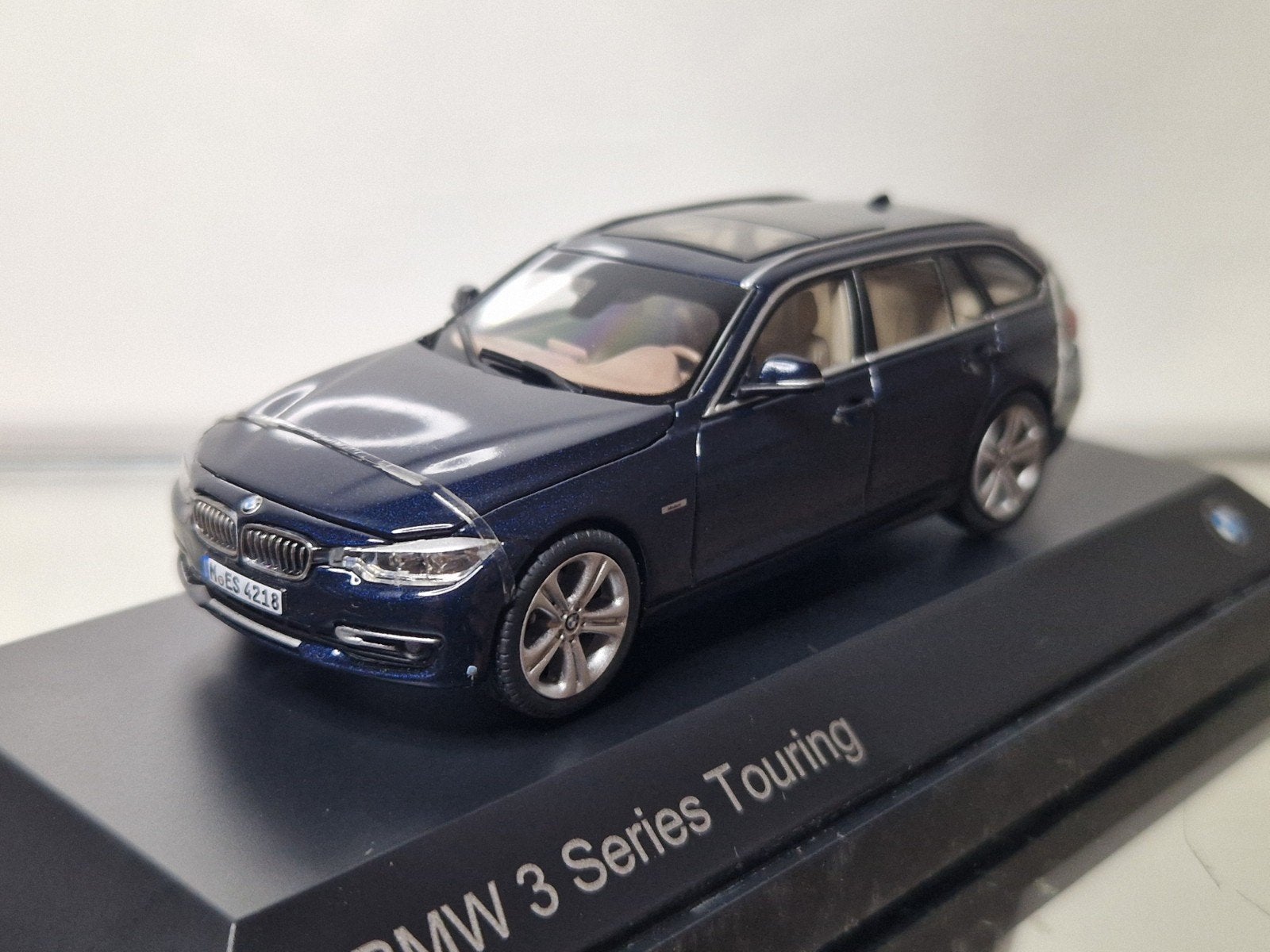Paragon BMW 3 Serie Touring Modelauto - Imperial Blue 1:43, Hobby en Vrije tijd, Ophalen of Verzenden, Zo goed als nieuw, Auto
