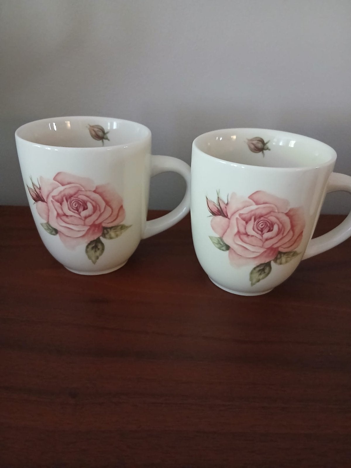 2x Jet by ter Steege mokken met rozenmotief, Ophalen of Verzenden, Zo goed als nieuw, Jet by Ter Steege, Kop(pen) en/of Schotel(s)