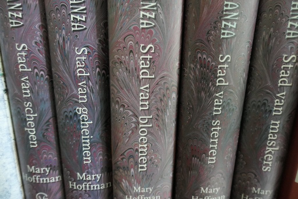 GEZOCHT:             STRAVAGANZA DEEL 6, Non-fictie, Mary Hoffman, Ophalen of Verzenden, Zo goed als nieuw