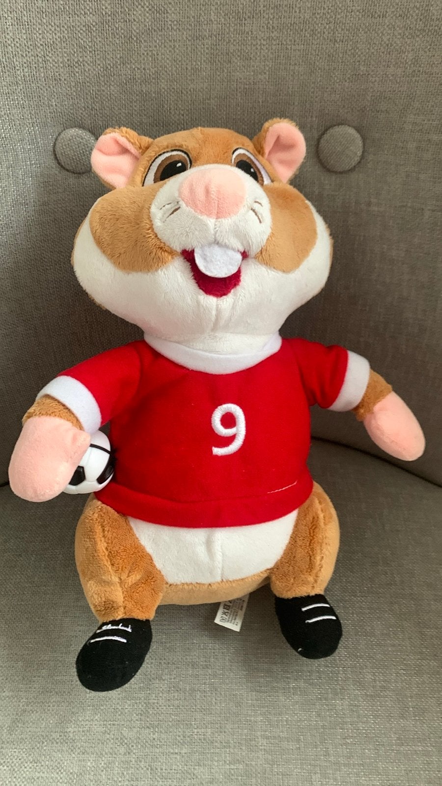 Hamster knuffel met voetbalshirt en bal nieuw,rook-diervrij, Kinderen en Baby's, Speelgoed | Knuffels en Pluche, Ophalen, Hamster