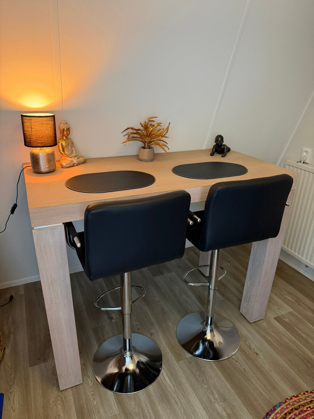 Bartafel met 2 krukken, Ophalen, Zo goed als nieuw, Inclusief barstoelen