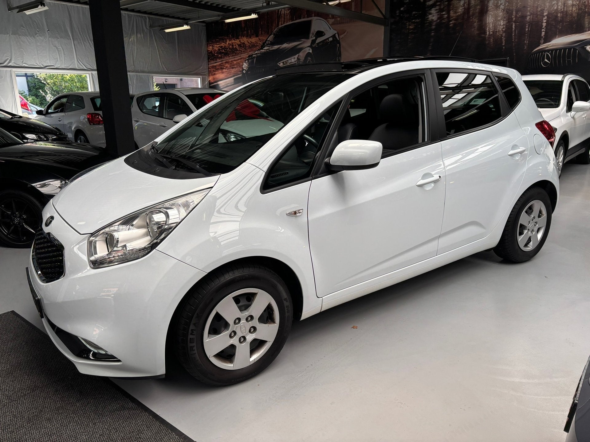 Kia VENGA 1.4 CVVT DynamicLine /Panorama Dak / Camera, Auto's, Kia, Voorwielaandrijving, Gebruikt, 4 cilinders, Leder en Stof