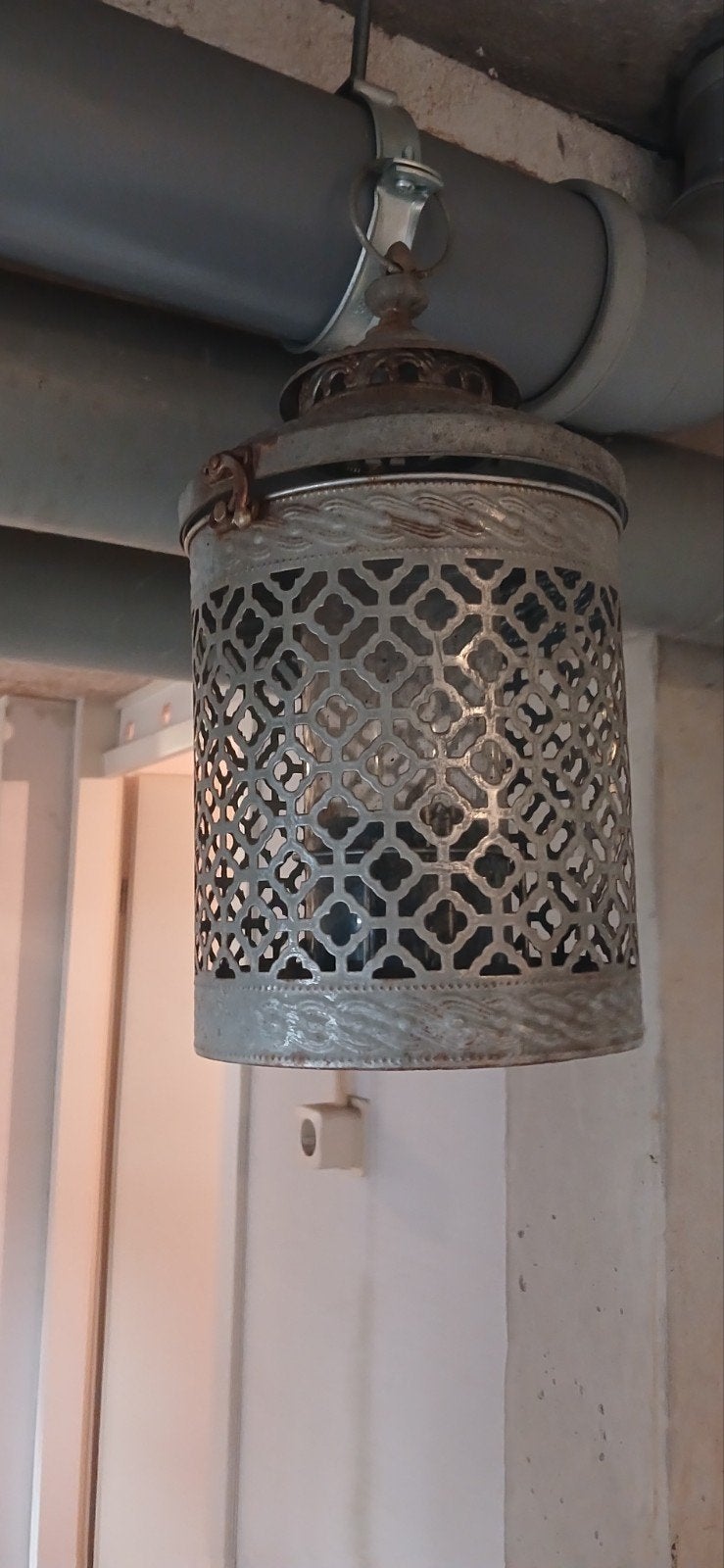 Decoratieve metalen lantaarn/windlicht € 30,00, Ophalen