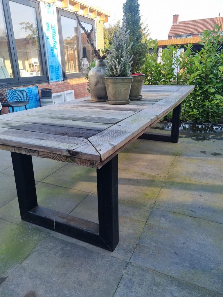 Robuuste houten tuintafel met metalen onderstel, Tuin en Terras, Tuintafels, Ophalen of Verzenden, Gebruikt, Rechthoekig, Hout
