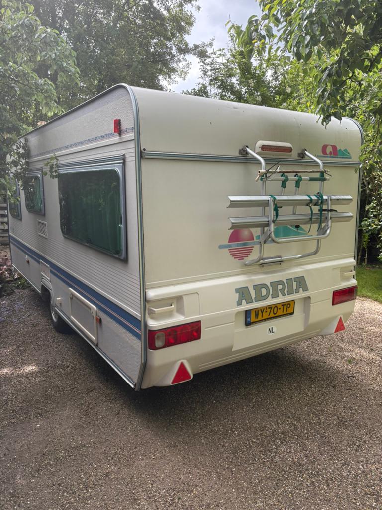 4/5 persoons Adria caravan + voortent+ luifel + etc, Caravans en Kamperen, Kachel, 2 aparte bedden, Rondzit, Particulier