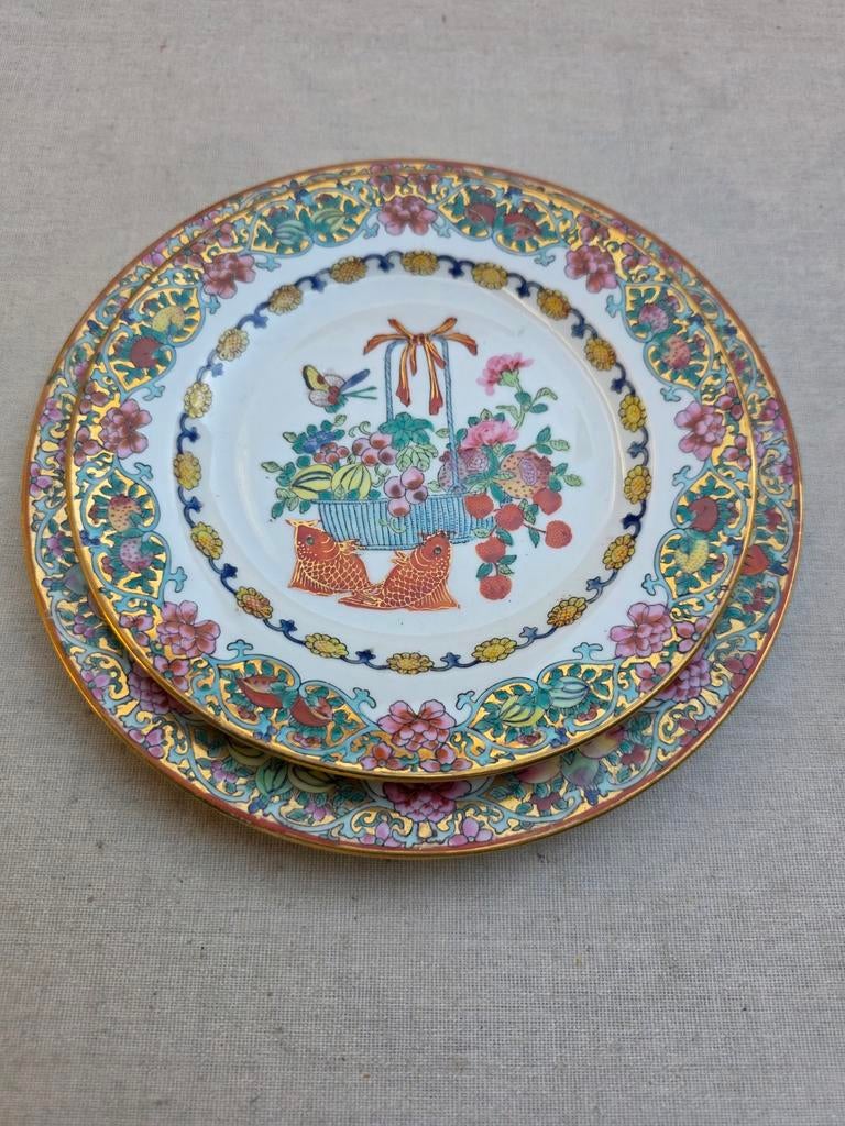 2 maten porselein bord karpers bloemen, Ophalen of Verzenden