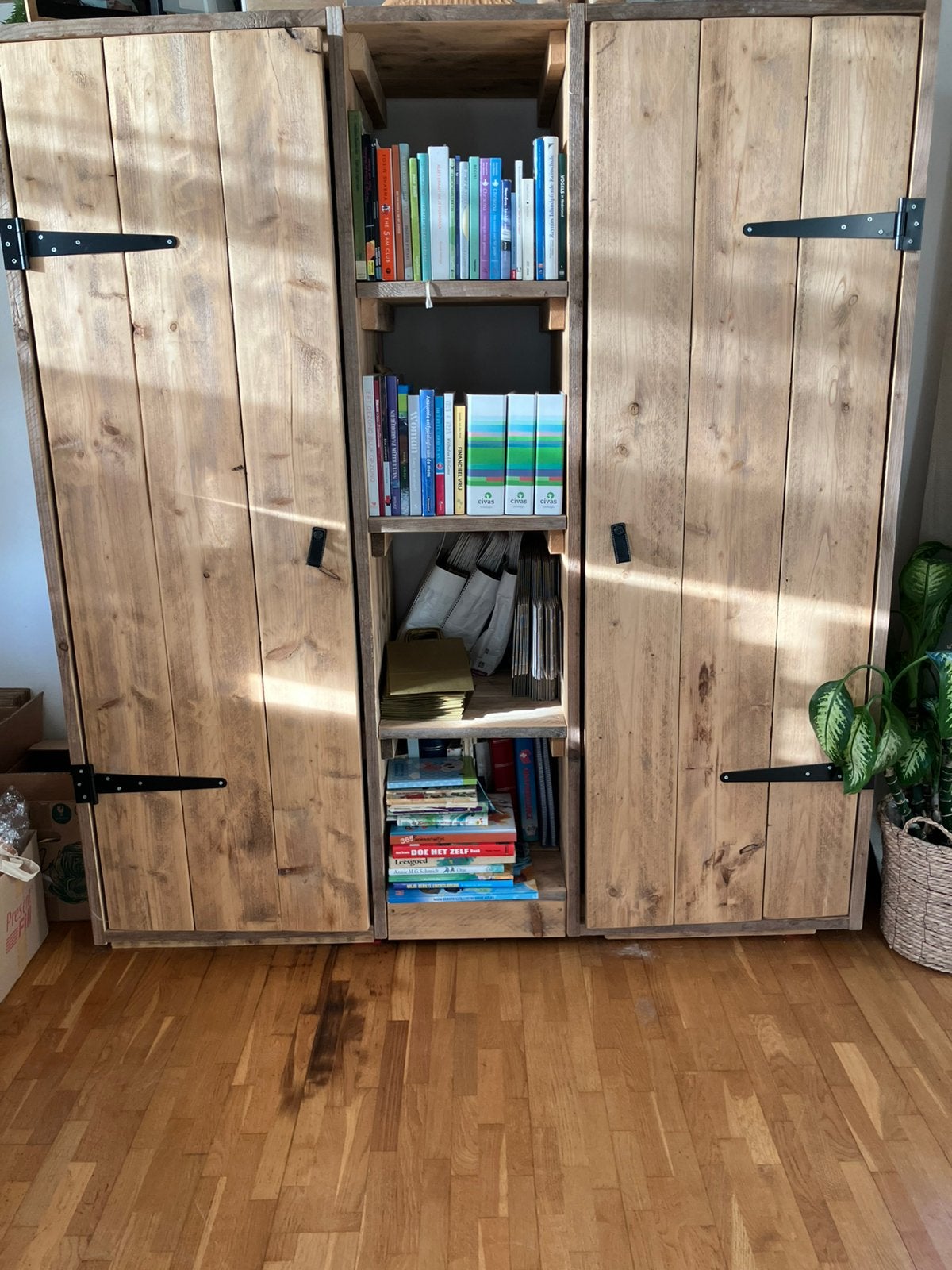 Steigerhouten kast, Ophalen, Met deur(en), Gebruikt, 150 tot 200 cm