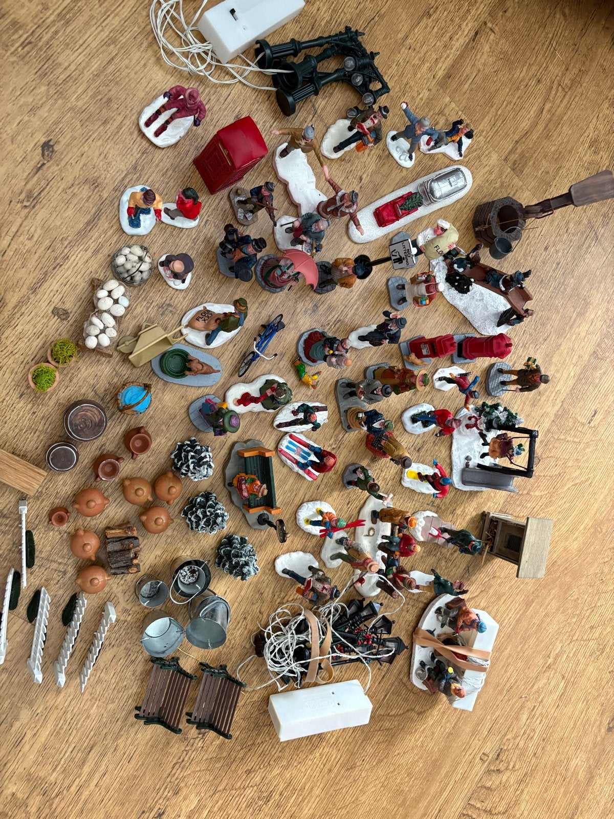 Grote collectie kerstdorp figuren en accessoires, Ophalen of Verzenden, Gebruikt