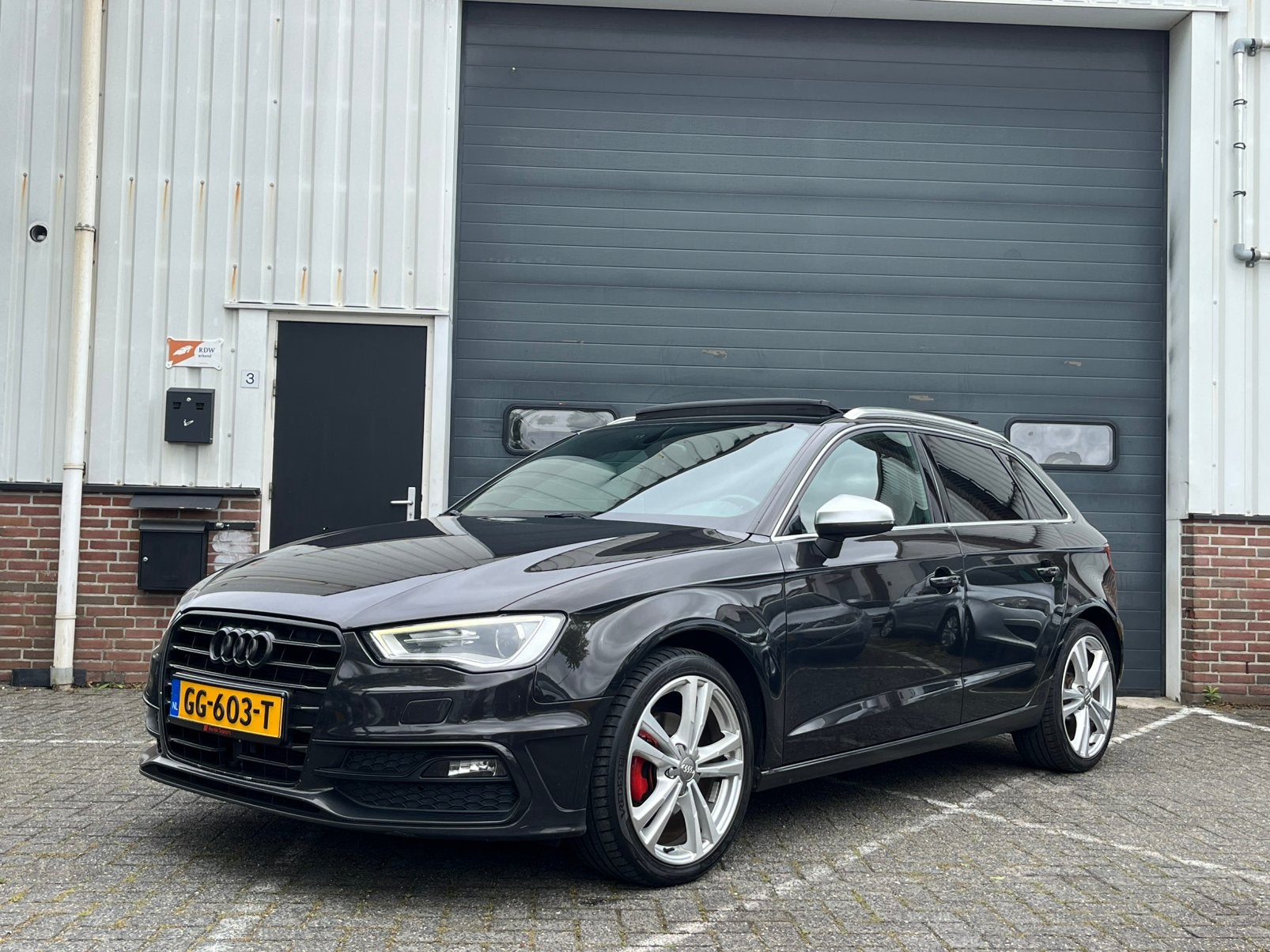 Audi A3 1.4 S-line. Automaat. 3e eigenaar. Panoramadak, Auto's, Audi, Elektronische parkeerrem, 4 cilinders, Bruin, 1210 kg