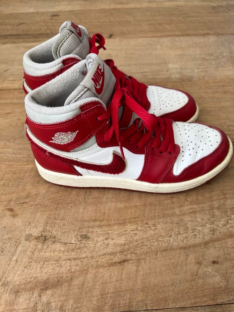 Nike Air Jordan 1 High - Rood/Wit - Maat 33,5, Ophalen of Verzenden, Zo goed als nieuw, Jongen of Meisje, Sportschoenen