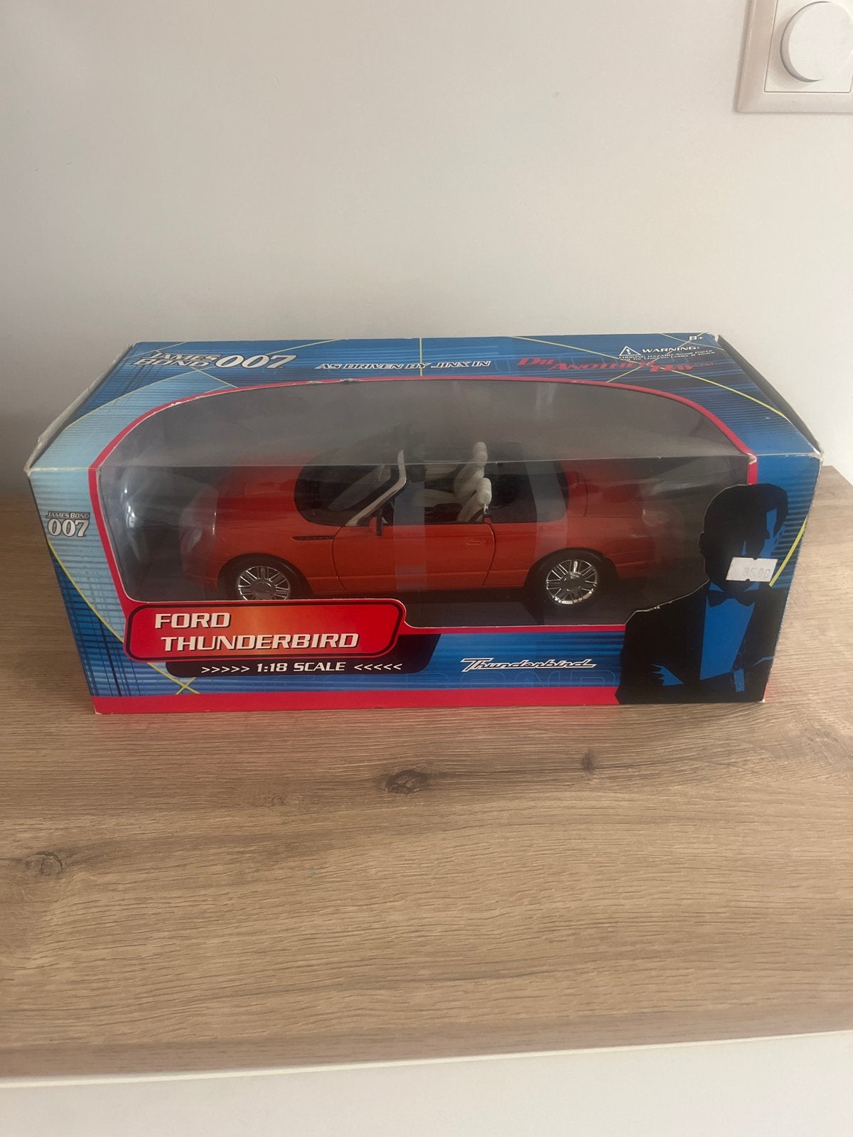 James Bond 007 Ford Thunderbird 1:18 schaalmodel, Hobby en Vrije tijd, Ophalen of Verzenden, Zo goed als nieuw, Auto, Overige merken