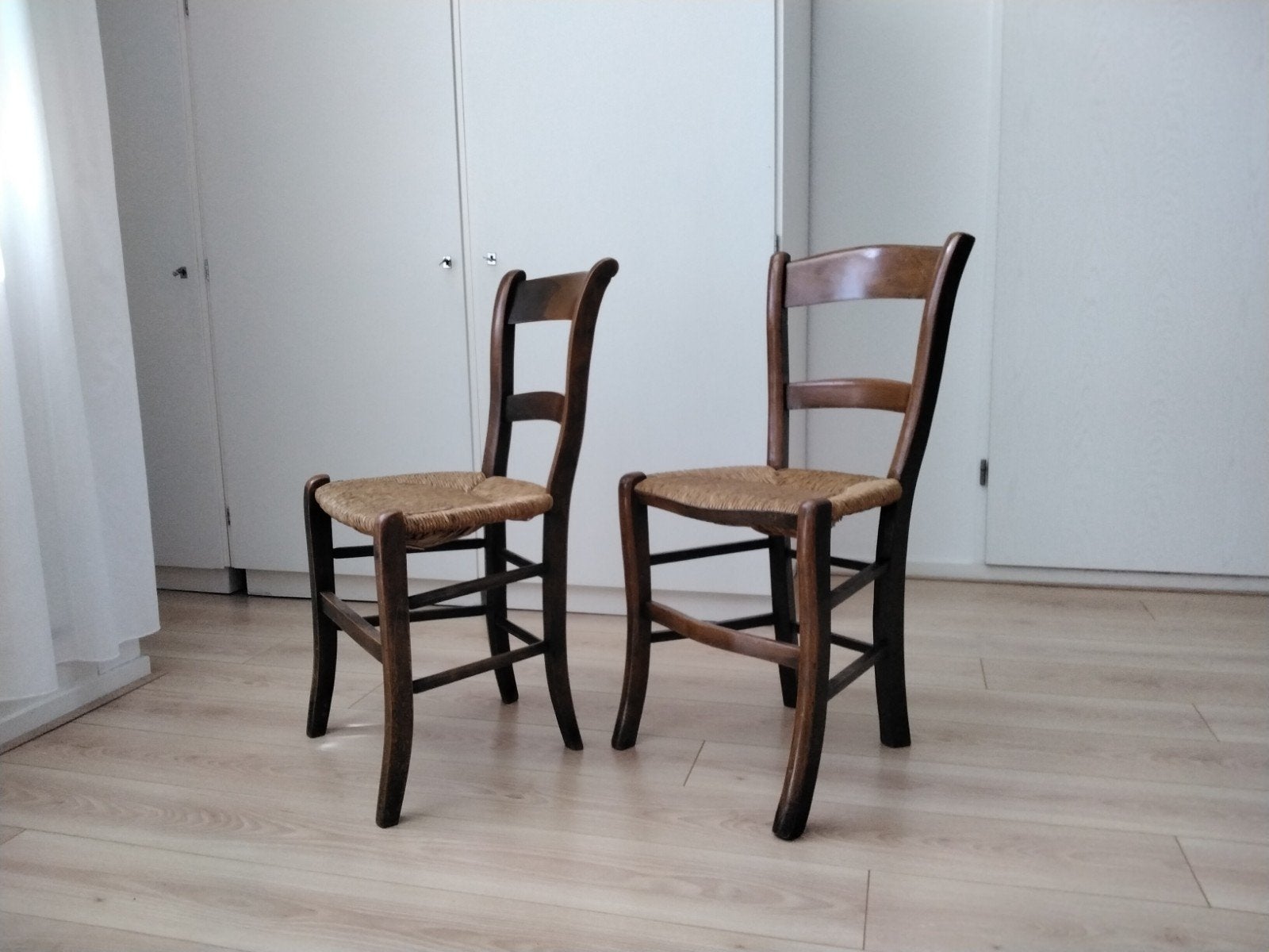 Twee stoelen mer biezen zittingen., Huis en Inrichting, Stoelen, Ophalen, Twee