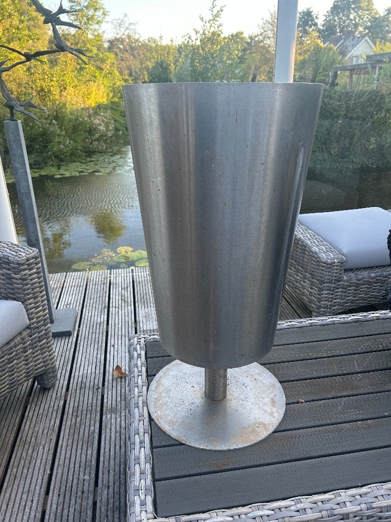 RVS plantenbak Elevado taps uitlopend op ronde voet 77hoog, Tuin en Terras, Ophalen, Gebruikt, Minder dan 60 cm, Rond