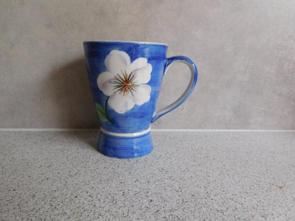 Mok 11 cm. Viool Vic's Handpainted, Overige merken, Zo goed als nieuw, Overige stijlen, Porselein