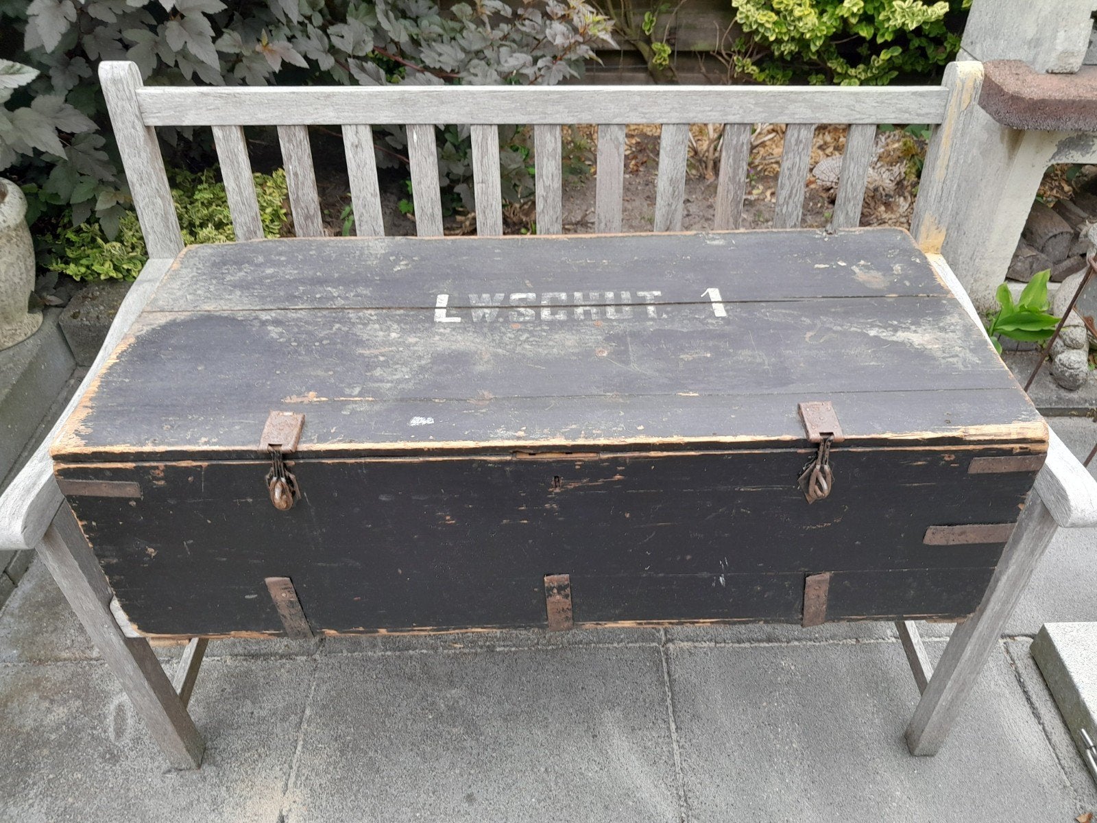 Oude houten kist van  L W Schut., Ophalen