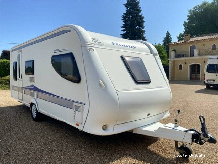 Te huur: Hobby 560 KMFE | 6p | Stapelbed | Airco | Mover, Caravans en Kamperen
