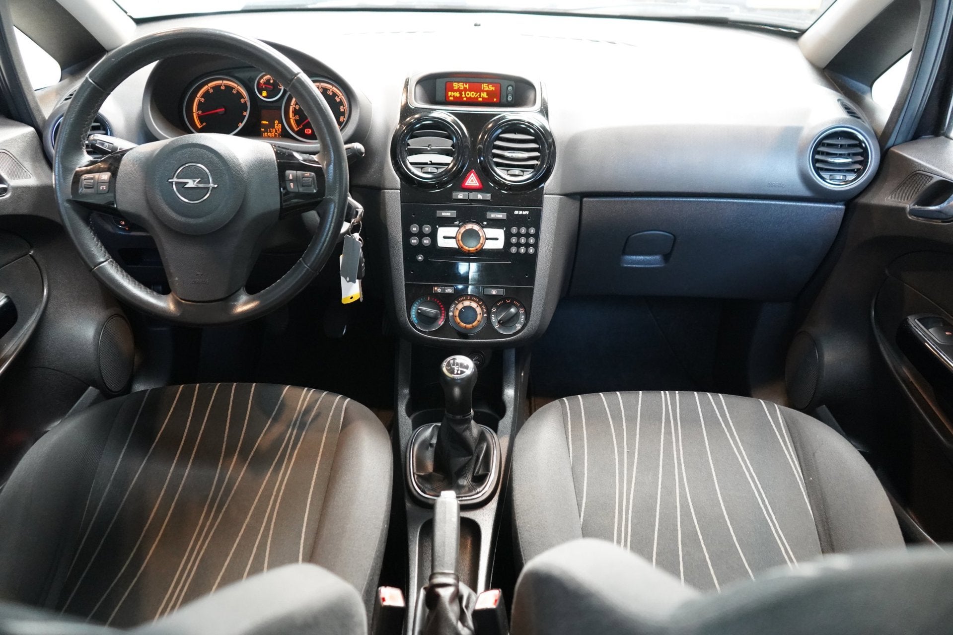 Opel Corsa 1.2-16V '111' Edition | NAP | AIRCO | ELEK. RAMEN, Auto's, Voorwielaandrijving, Euro 5, Zwart, Origineel Nederlands