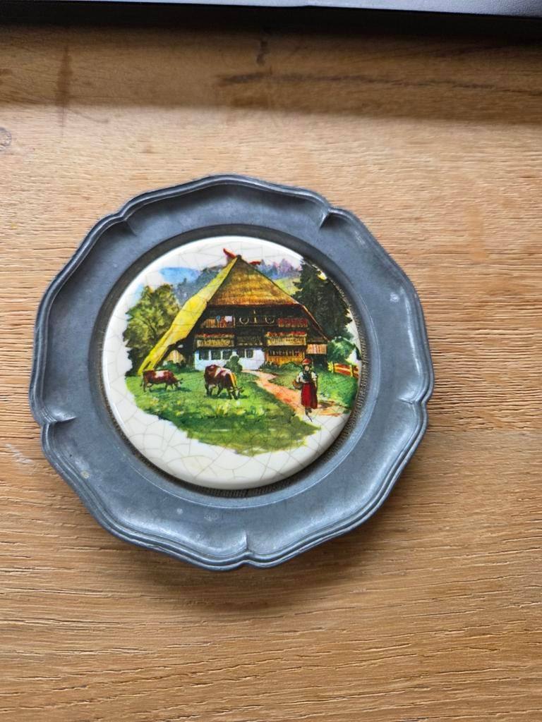 8 vintage tinnen onderzetters met majolica inleg, Ophalen of Verzenden