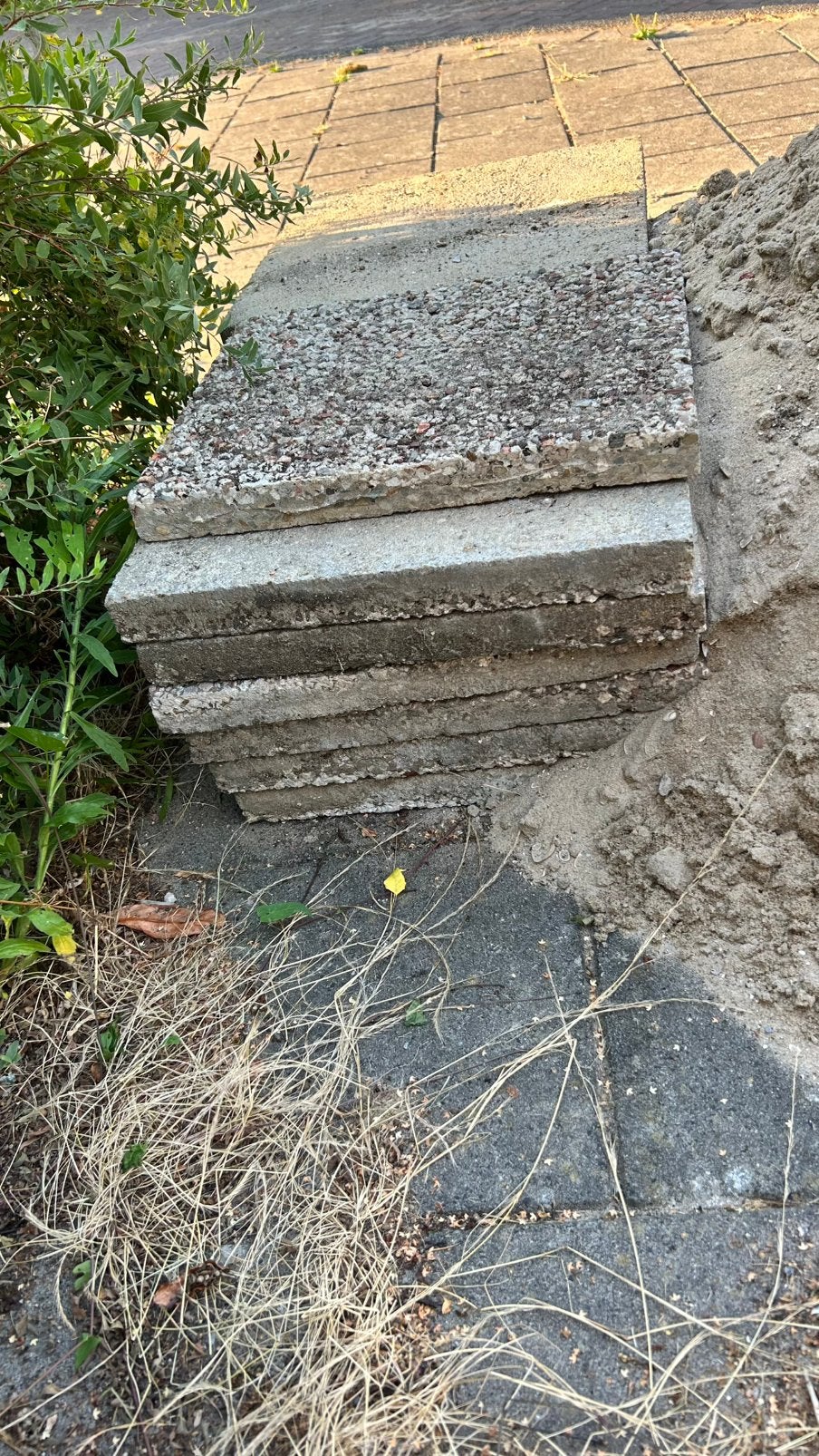 Gratis op te halen 14 grindtegels 40x40cm, Ophalen, Zo goed als nieuw, Beton, Terrastegels