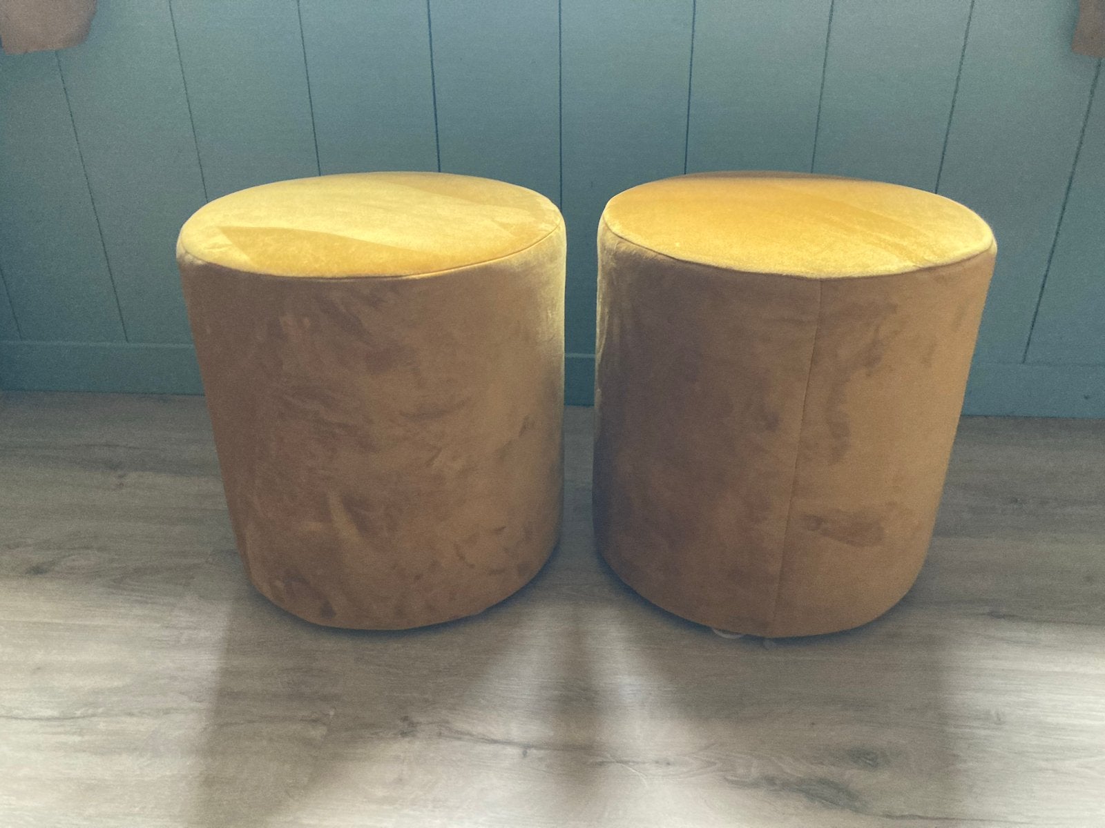 2 okergele krukjes, 40x40 cm, zachte stof, Ophalen, Minder dan 50 cm, Rond, Zo goed als nieuw