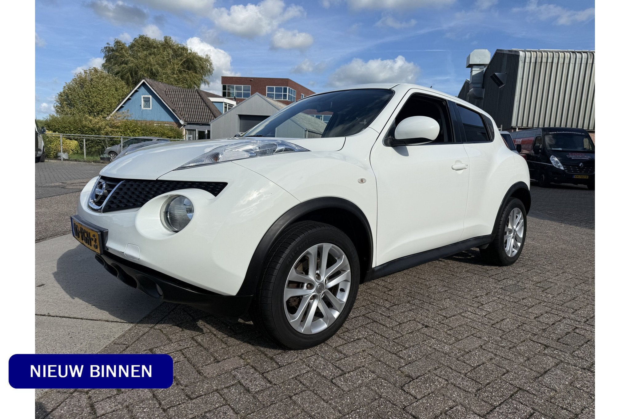 Nissan Juke 1.6 Acenta Eco * Navigatie * 1e eigenaar * NAP *, Auto's, Euro 5, Zwart, 4 cilinders, Wit