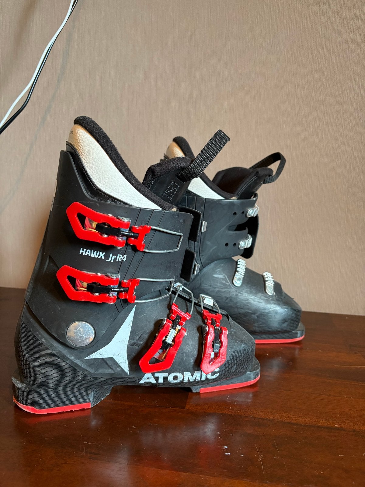Atomic Hawx Jr R4 skischoenen - maat 24.0/24.5 =mt 37, Gebruikt, 100 tot 140 cm, Schoenen, Ophalen of Verzenden
