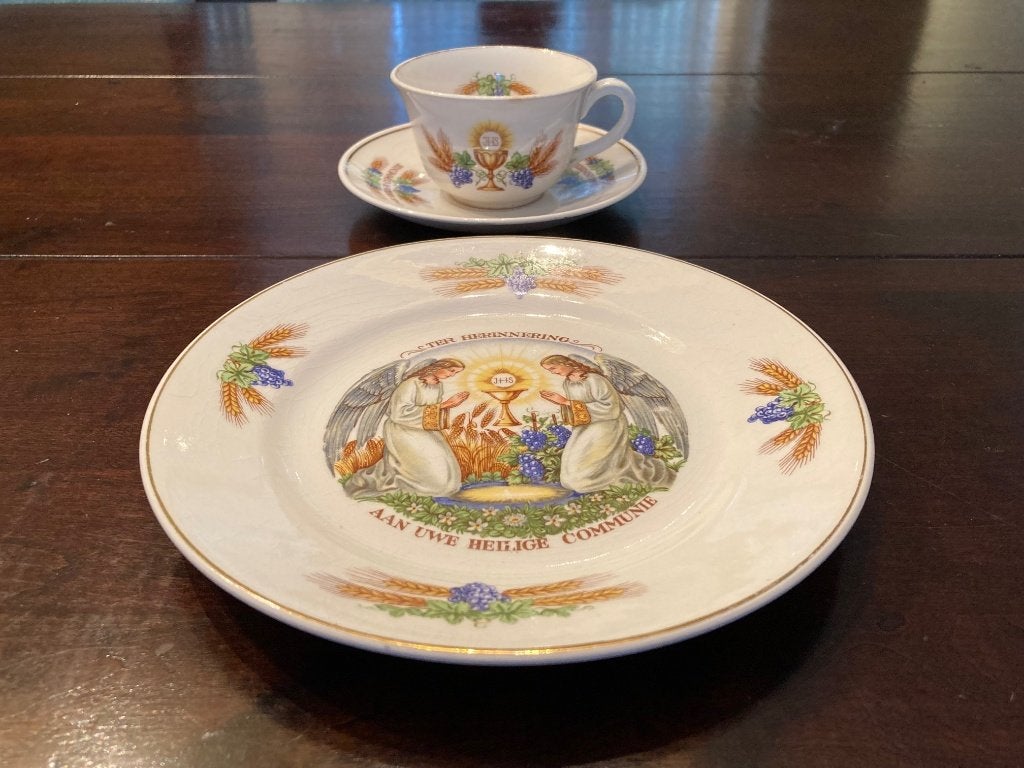Antieke communie ontbijt set P. Regout (ca. 1935)., Ophalen of Verzenden