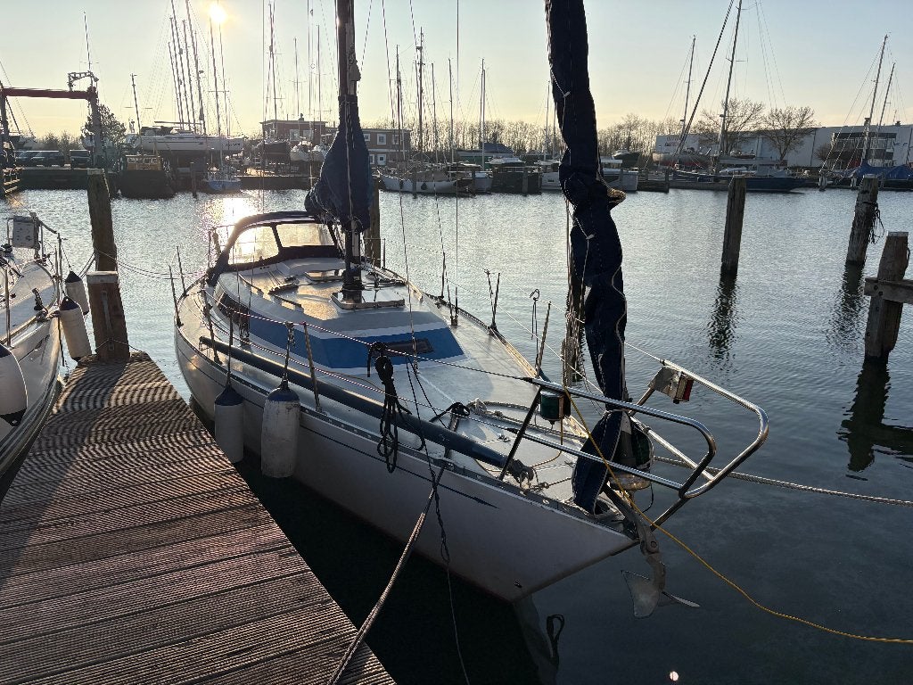 Standfast 33 - zeiljacht, 10 m, Gebruikt, 1.90 meter, Binnenboordmotor