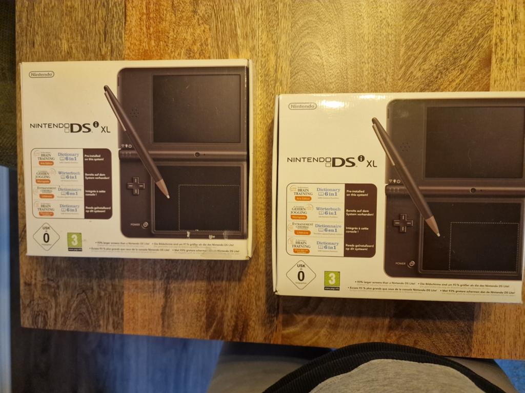 2x Nintendo dsi XL in doos. Mooie staat. Bruin, Spelcomputers en Games, Spelcomputers | Nintendo DS, Ophalen of Verzenden