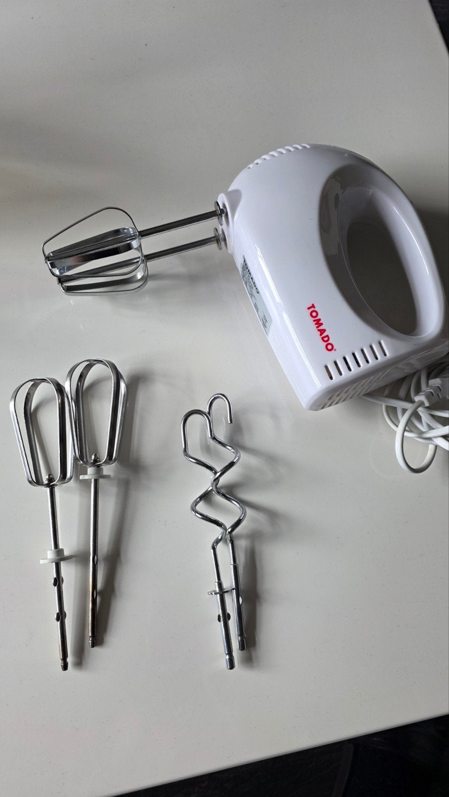 Tomado Handmixer met kloppers en deeghaken, Witgoed en Apparatuur, Ophalen of Verzenden, Gebruikt, 3 snelheden of meer