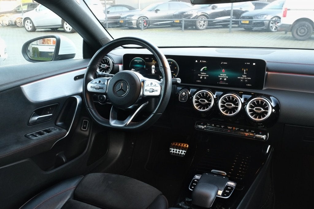Mercedes-Benz CLA-Klasse Shooting Brake 180 AMG-Line Camera,, Auto's, 136 pk, Gebruikt, 4 cilinders, Automatische klimaatregeling
