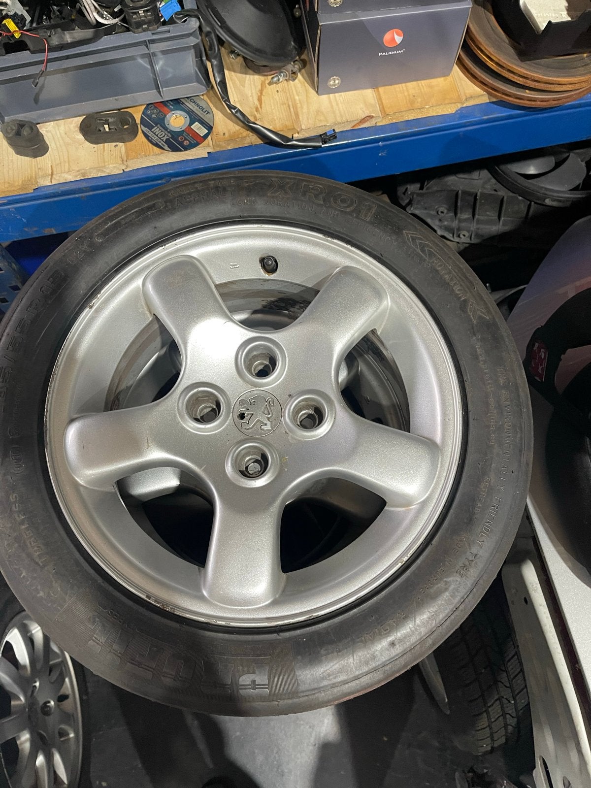 Originele Peugeot 206 GTI wielen 15 inch met semislicks, Auto-onderdelen, Banden en Velgen, Gebruikt, 15 inch, Banden en Velgen