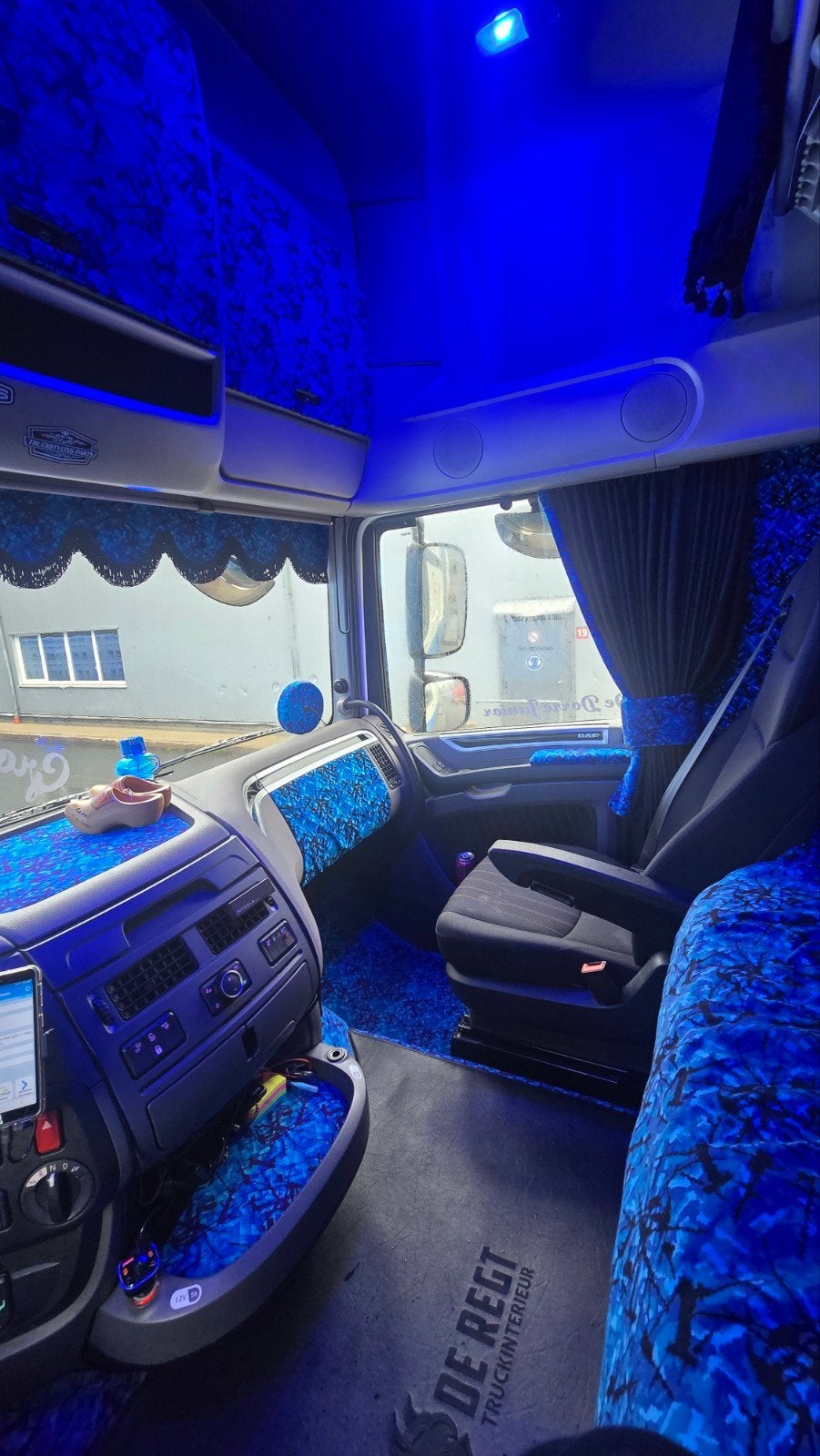 Daf 106 XF Volledig pluche interieur, Ophalen, Gebruikt, DAF, Interieur en Bekleding