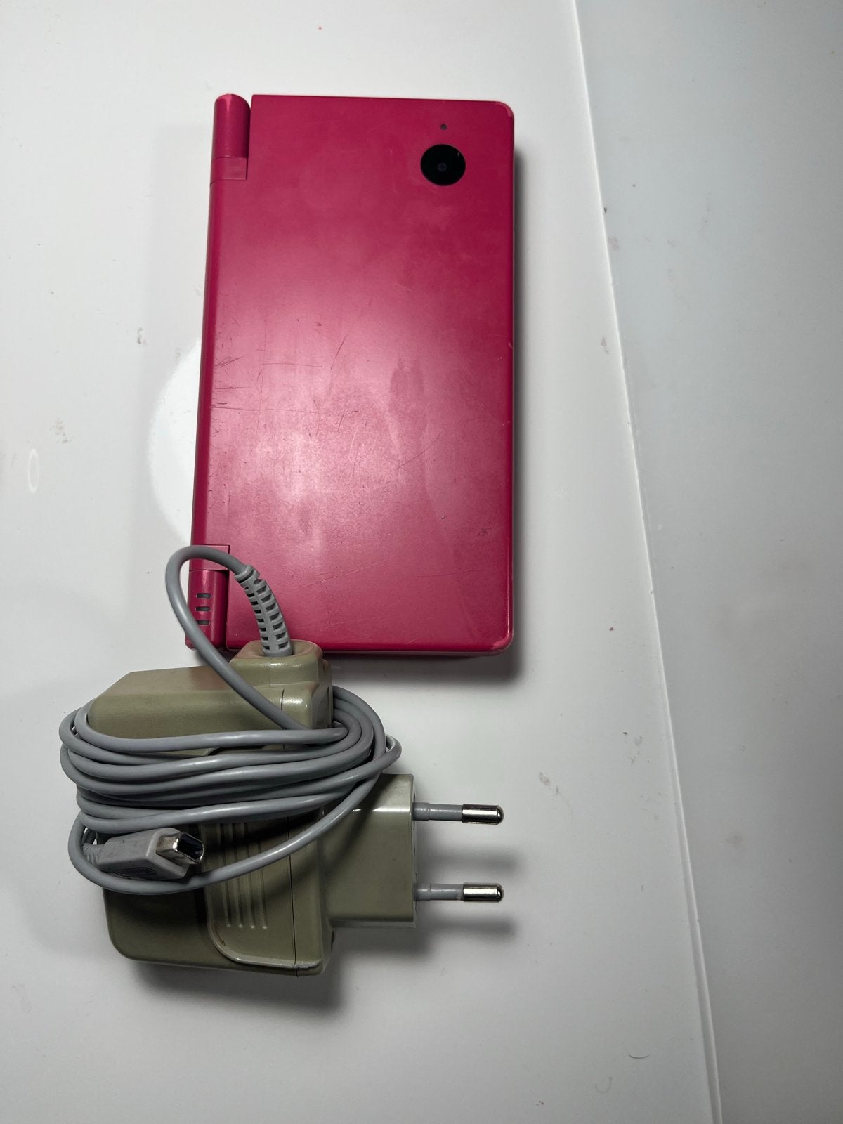 Roze Nintendo DSi met R4 menu en SD kaart en lader, Verzenden, Dsi, Roze, Gebruikt