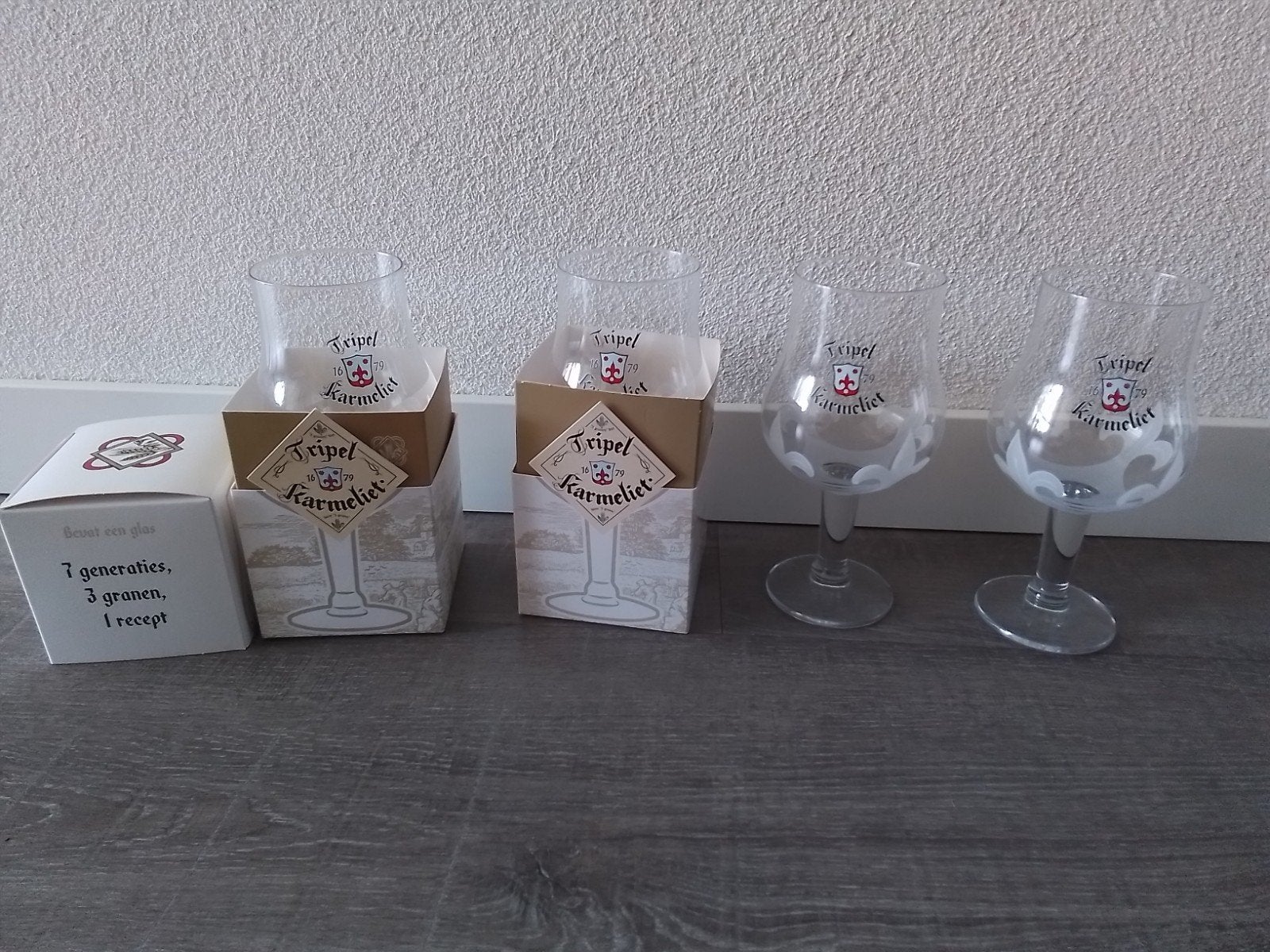 4 nieuwe tripel karmeliet bierglazen in 1 doos
Graag ophalen, Ophalen, Nieuw, Bierglas